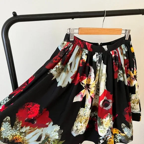 ALICE + OLIVIA FLORAL SKIRT - Picture 2 of 5